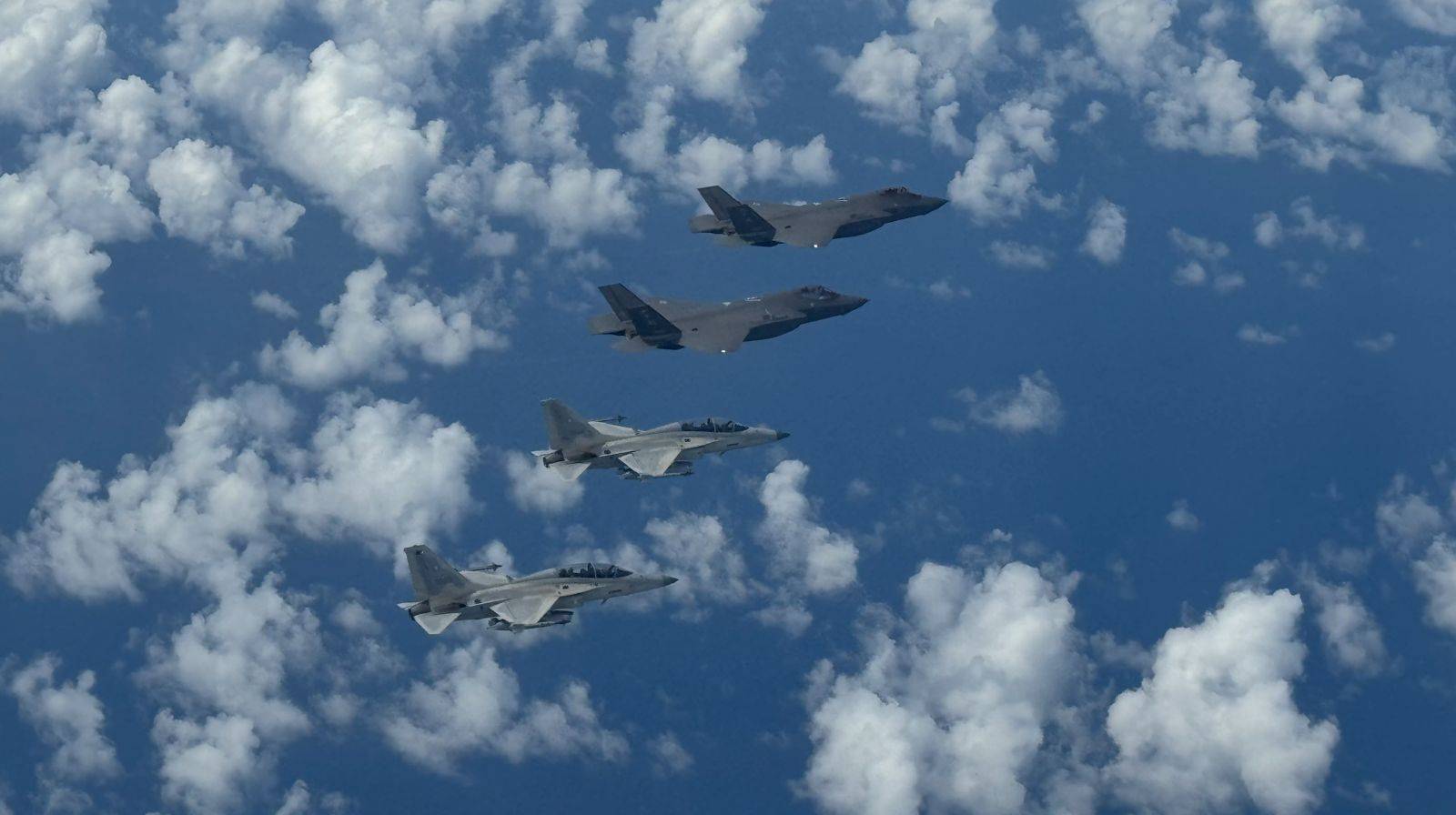 皇冠皇冠信用网平台
_中国侦察船现身南海皇冠皇冠信用网平台
,超级雷达出现,美军F-35隐身战机将无处可藏