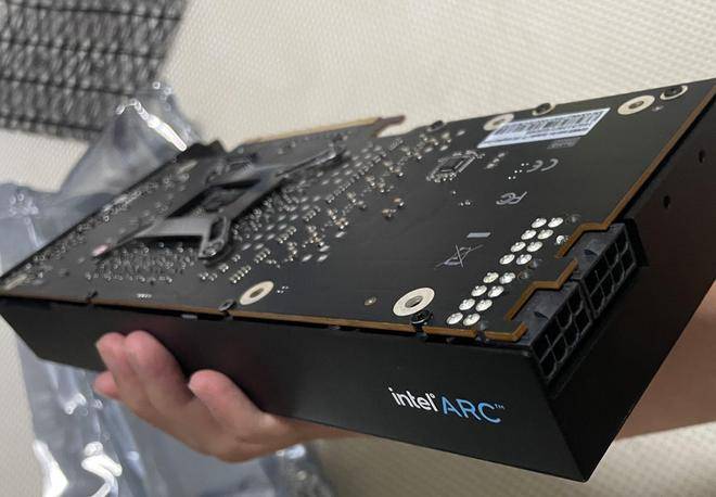 塞尔维亚超级联赛 | 448EU + 16GB 显存塞尔维亚超级联赛，蓝戟英特尔 Arc A760A / A570 16GB 样卡现身