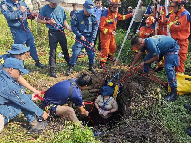 怎么开通皇冠信用網口_48岁女子坠废井54小时获救怎么开通皇冠信用網口,多条蛇缠身被咬也不敢动,绝望时想起家人和父母靠信念等来救援