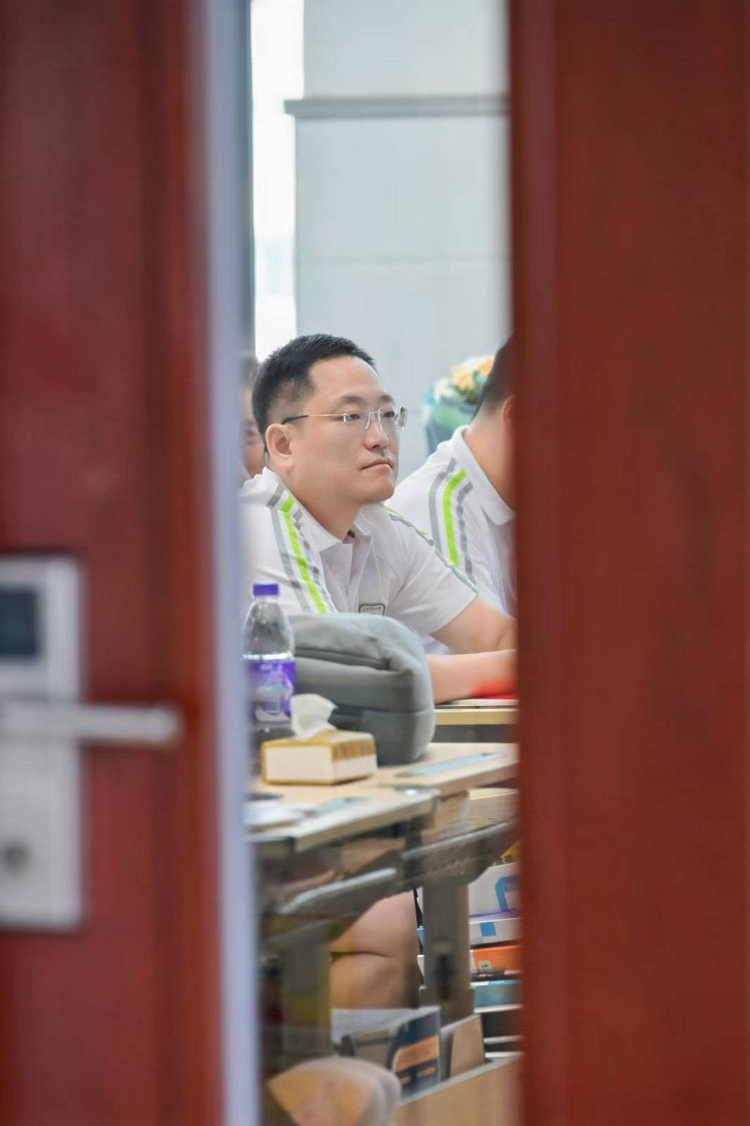 nba季后赛2025时间_那个让老师骄傲的“调皮”班级！30年同学聚会nba季后赛2025时间，还伴有一封来自贵州的感谢信