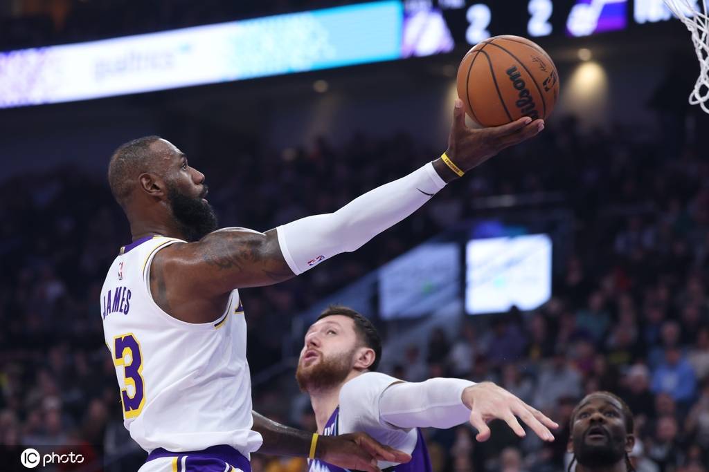 世界杯皇冠信用网平台
_老詹17+8东契奇33+11+8 小里22+10湖人险胜爵士